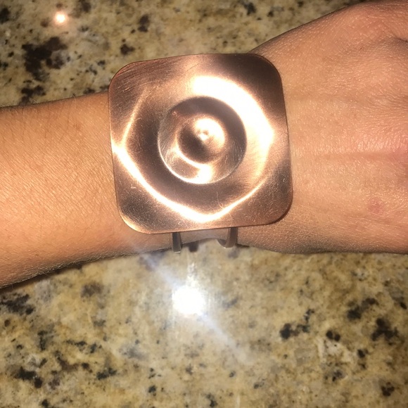Bronze Clasp Bracelet 🌺🌺🌺 - Picture 2 of 3